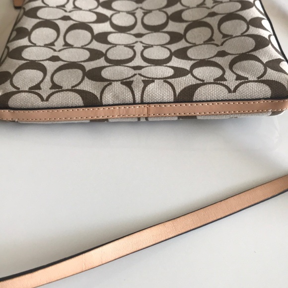 Coach🎀 Crossbody - Picture 3 of 8